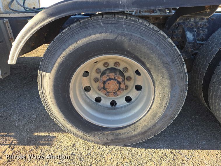 image for item EB1181 2007 Mack Vision semi truck