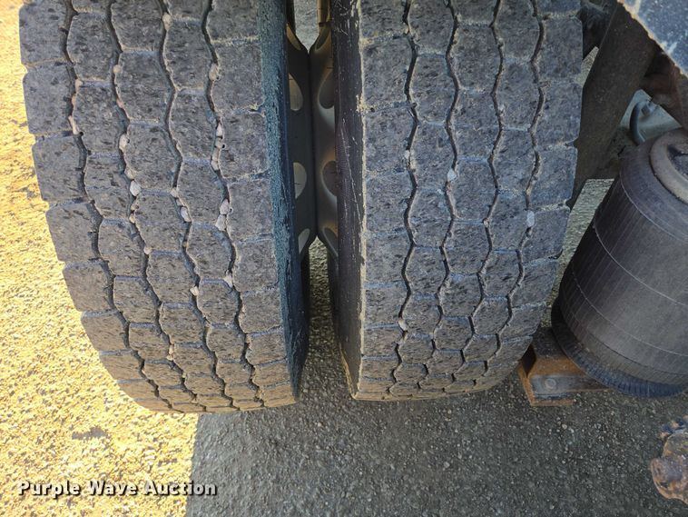 image for item EB1181 2007 Mack Vision semi truck