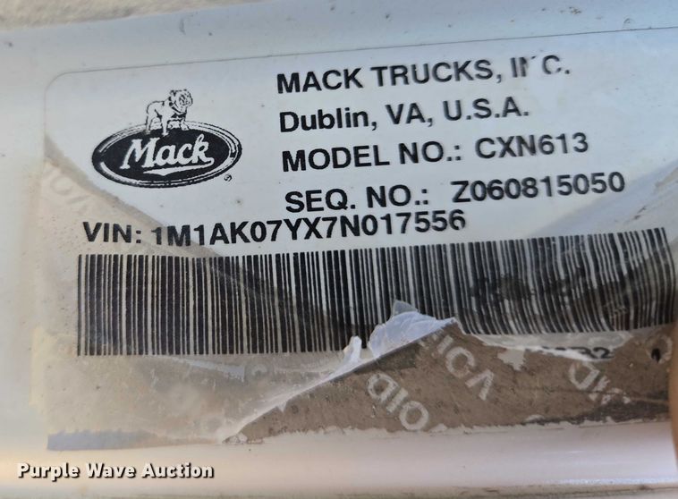 image for item EB1181 2007 Mack Vision semi truck