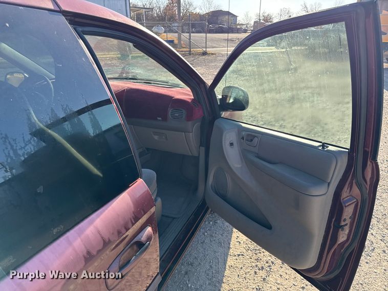 image for item EC4465 2002 Dodge Grand Caravan van