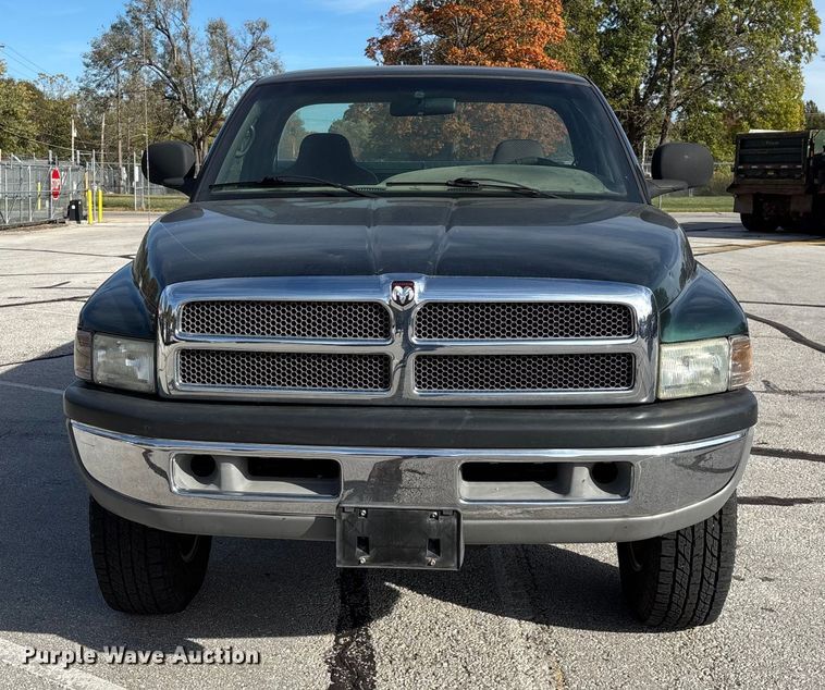 image for item ED2340 2001 Dodge Ram 2500 pickup truck