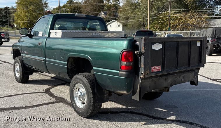 image for item ED2340 2001 Dodge Ram 2500 pickup truck