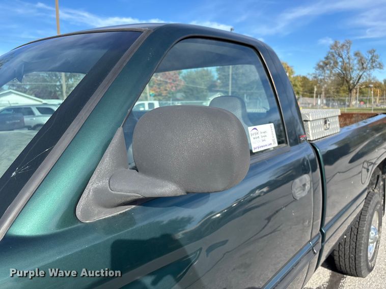 image for item ED2340 2001 Dodge Ram 2500 pickup truck