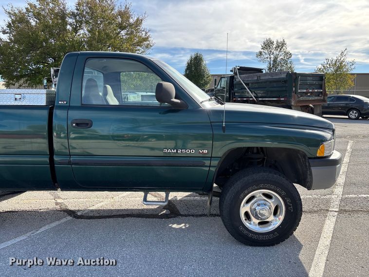 image for item ED2340 2001 Dodge Ram 2500 pickup truck