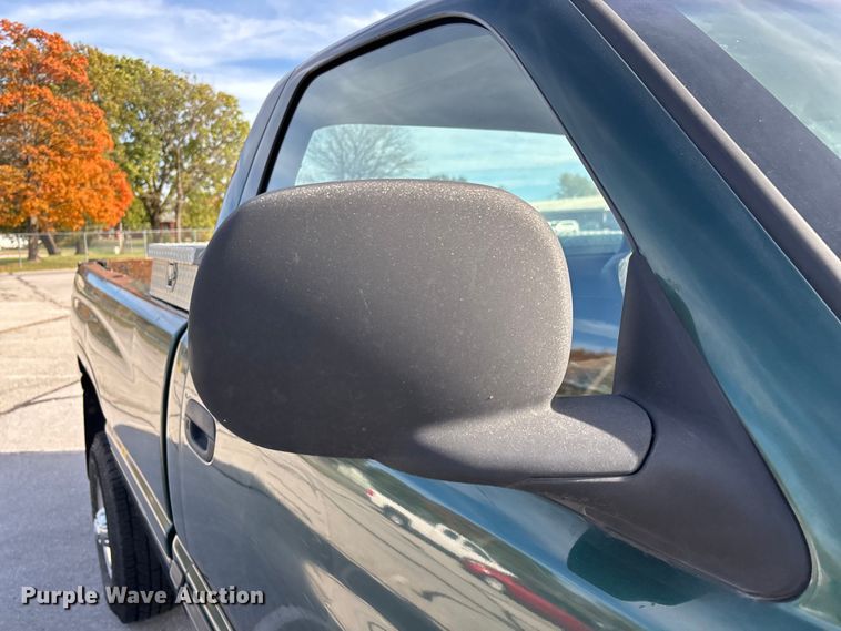 image for item ED2340 2001 Dodge Ram 2500 pickup truck