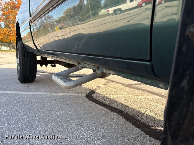 image for item ED2340 2001 Dodge Ram 2500 pickup truck