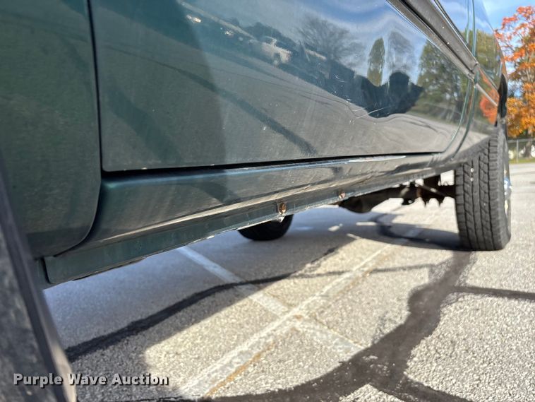 image for item ED2340 2001 Dodge Ram 2500 pickup truck