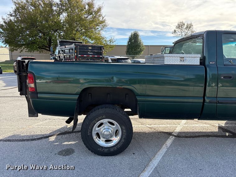 image for item ED2340 2001 Dodge Ram 2500 pickup truck