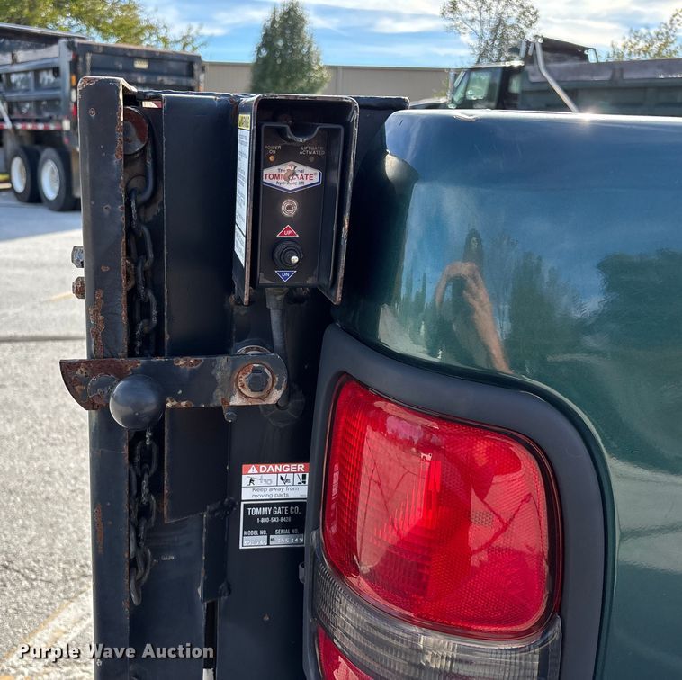 image for item ED2340 2001 Dodge Ram 2500 pickup truck