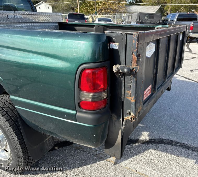 image for item ED2340 2001 Dodge Ram 2500 pickup truck