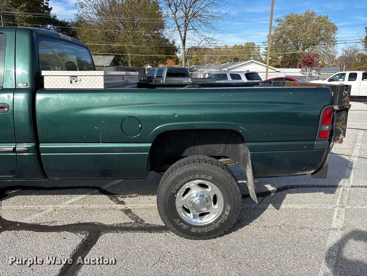 image for item ED2340 2001 Dodge Ram 2500 pickup truck