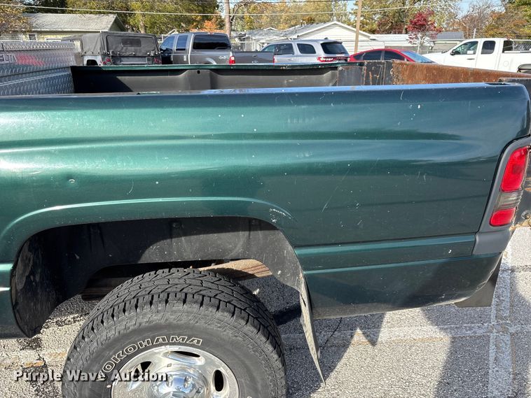 image for item ED2340 2001 Dodge Ram 2500 pickup truck