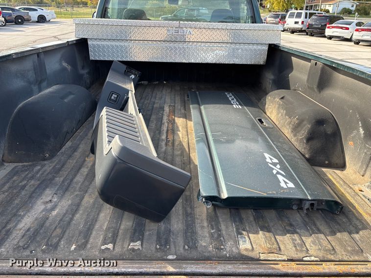 image for item ED2340 2001 Dodge Ram 2500 pickup truck