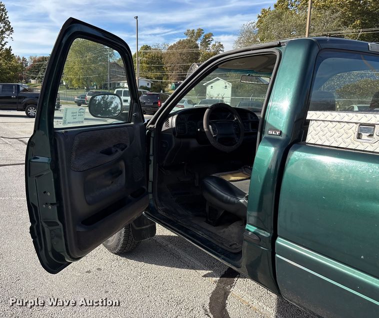 image for item ED2340 2001 Dodge Ram 2500 pickup truck