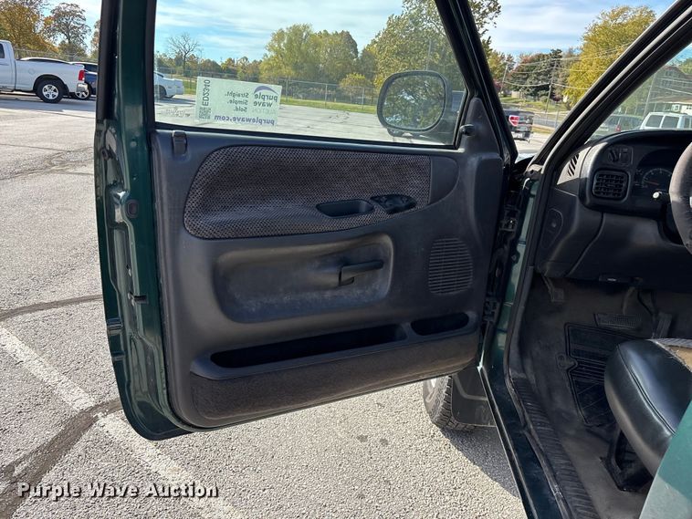 image for item ED2340 2001 Dodge Ram 2500 pickup truck