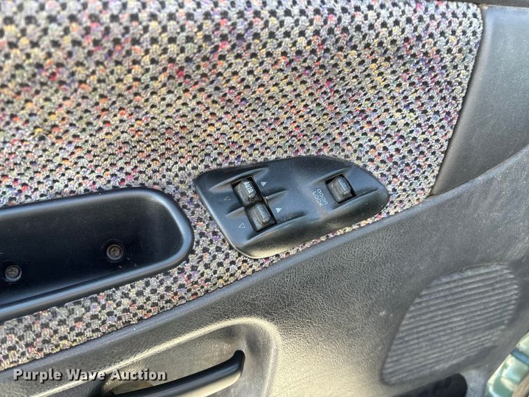 image for item ED2340 2001 Dodge Ram 2500 pickup truck