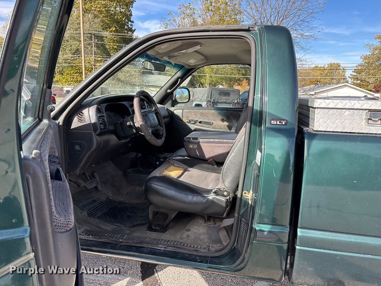 image for item ED2340 2001 Dodge Ram 2500 pickup truck