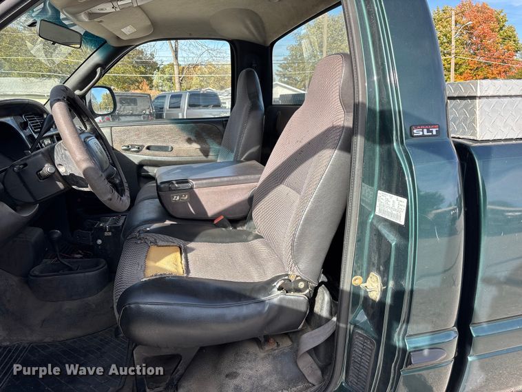 image for item ED2340 2001 Dodge Ram 2500 pickup truck