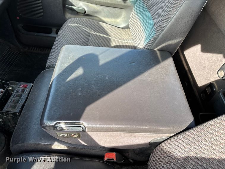 image for item ED2340 2001 Dodge Ram 2500 pickup truck