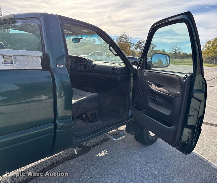 image for item ED2340 2001 Dodge Ram 2500 pickup truck