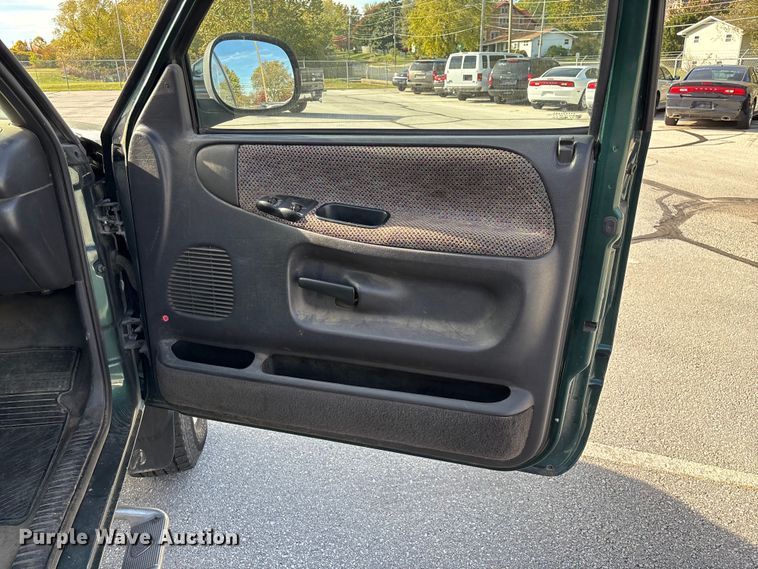 image for item ED2340 2001 Dodge Ram 2500 pickup truck