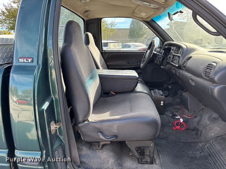 image for item ED2340 2001 Dodge Ram 2500 pickup truck