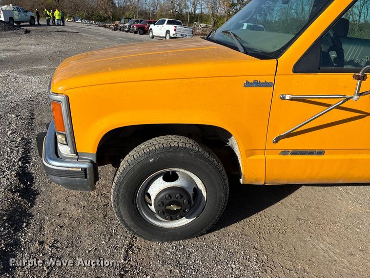 image for item ED2382 2000 Chevrolet C3500 Crew Cab dump bed pickup truck