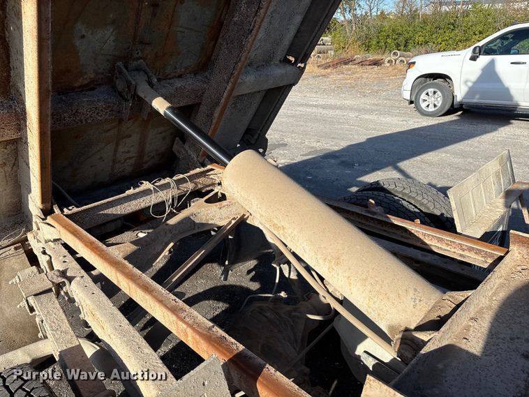 image for item ED2382 2000 Chevrolet C3500 Crew Cab dump bed pickup truck