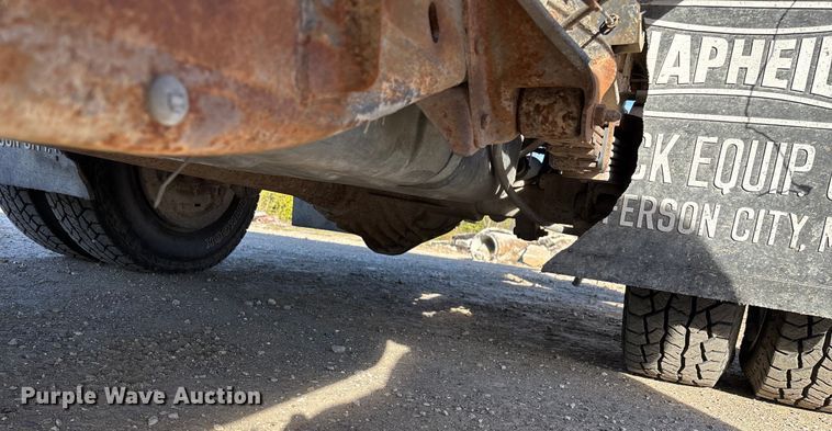 image for item ED2382 2000 Chevrolet C3500 Crew Cab dump bed pickup truck