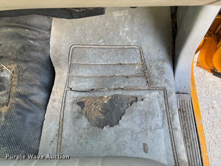 image for item ED2382 2000 Chevrolet C3500 Crew Cab dump bed pickup truck