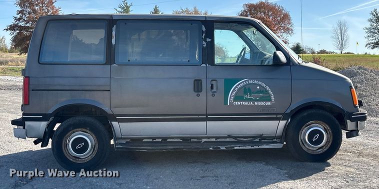 image for item ED2385 1990 Chevrolet Astro Van van