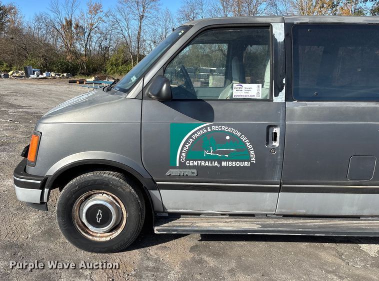 image for item ED2385 1990 Chevrolet Astro Van van