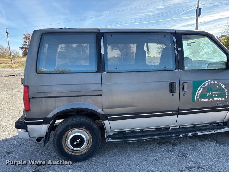 image for item ED2385 1990 Chevrolet Astro Van van