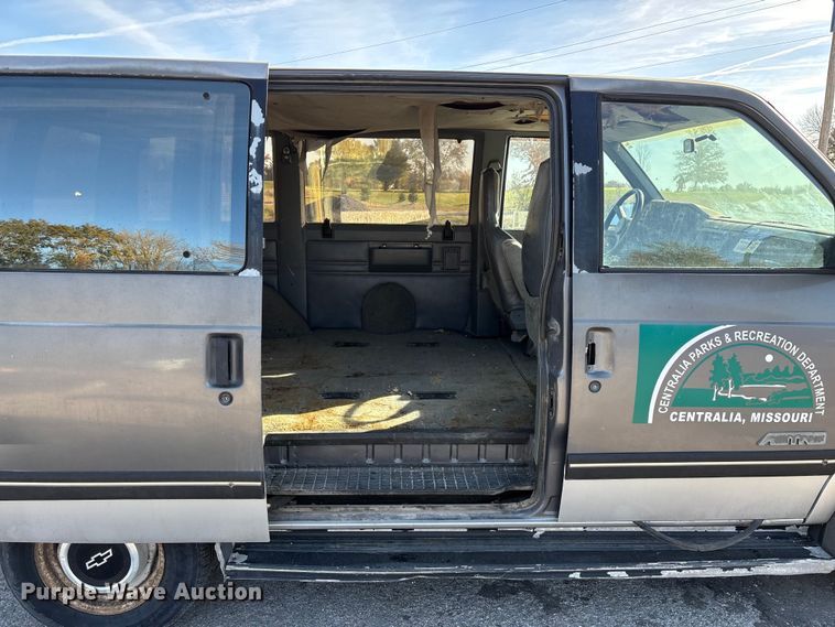 image for item ED2385 1990 Chevrolet Astro Van van