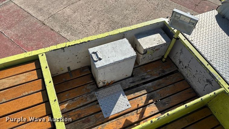 image for item ED2396 1977 Ford 9000 pumper fire truck