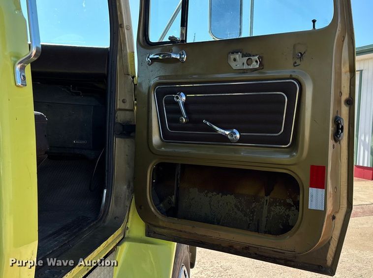 image for item ED2396 1977 Ford 9000 pumper fire truck