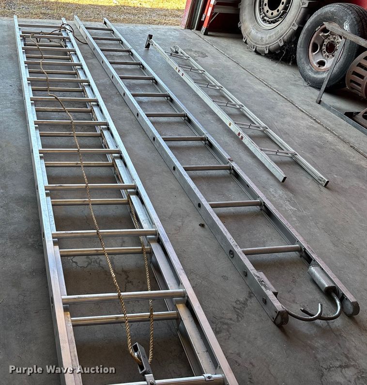 image for item ED2396 1977 Ford 9000 pumper fire truck