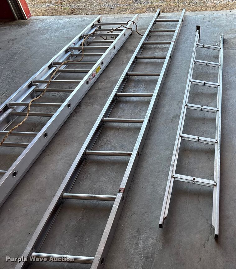 image for item ED2396 1977 Ford 9000 pumper fire truck