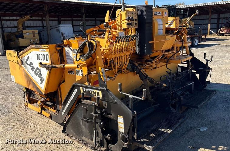 image for item EG8280 2005 LeeBoy L1000 T paver