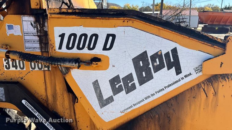 image for item EG8280 2005 LeeBoy L1000 T paver