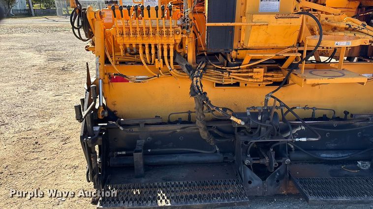 image for item EG8280 2005 LeeBoy L1000 T paver