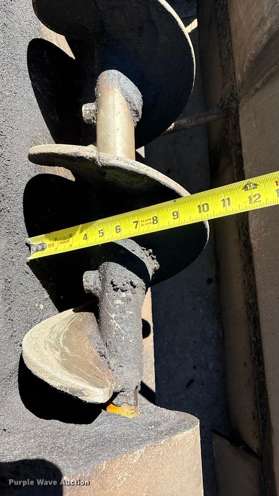 image for item EG8280 2005 LeeBoy L1000 T paver