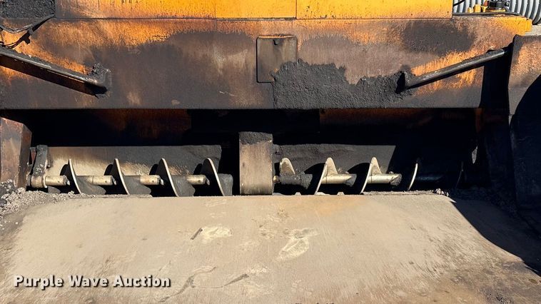 image for item EG8280 2005 LeeBoy L1000 T paver