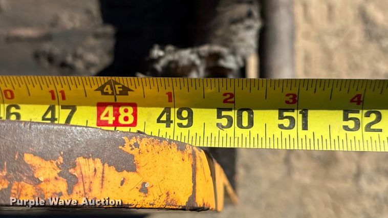 image for item EG8280 2005 LeeBoy L1000 T paver