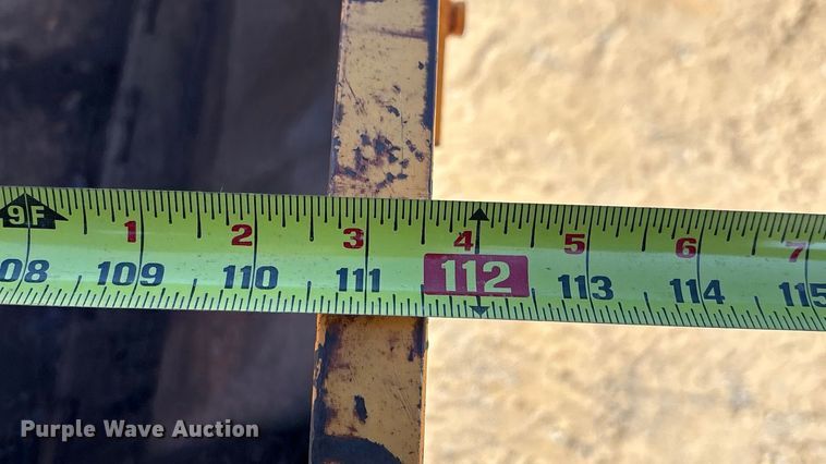 image for item EG8280 2005 LeeBoy L1000 T paver