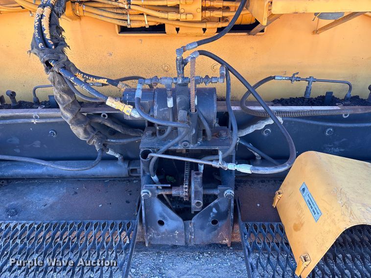 image for item EG8280 2005 LeeBoy L1000 T paver