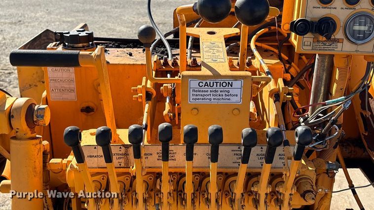 image for item EG8280 2005 LeeBoy L1000 T paver