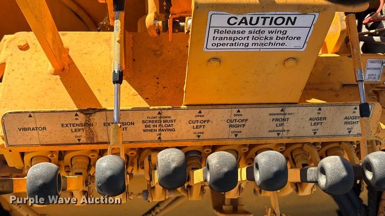 image for item EG8280 2005 LeeBoy L1000 T paver