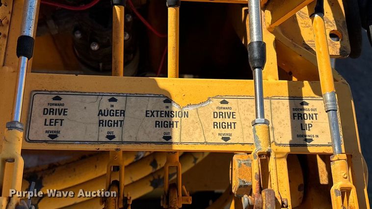 image for item EG8280 2005 LeeBoy L1000 T paver