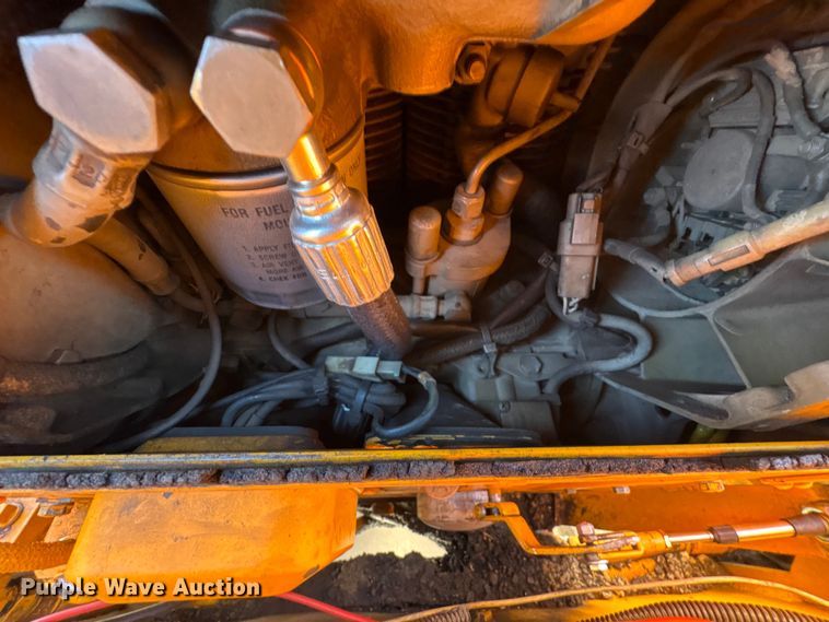 image for item EG8280 2005 LeeBoy L1000 T paver